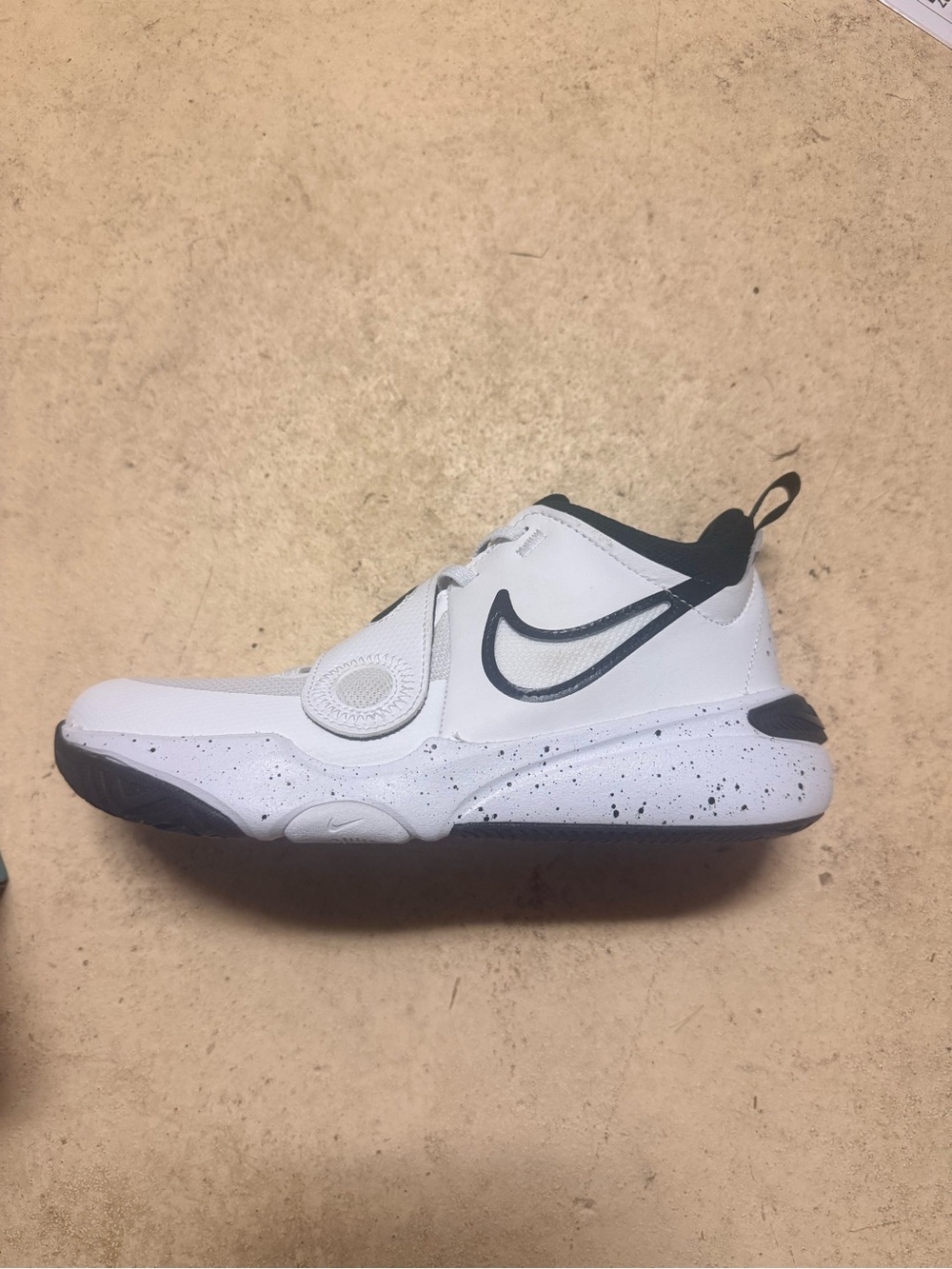 Kids Nike Hustle Team Basketball Shoe with Easy-Entry Strap